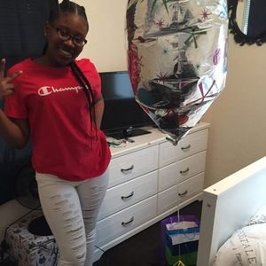 Meet your Posher, Dennyla